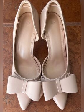 Blush Nude Pointed Toe d’Orsay Stiletto Pumps w/ Oversized Bow – Size 5.5